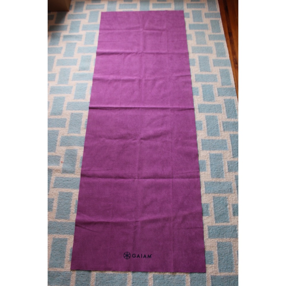 Gaiam 24x67 Purple Microfiber Yoga Towel Mat Non-Slip Grip Hot Yoga Accessory